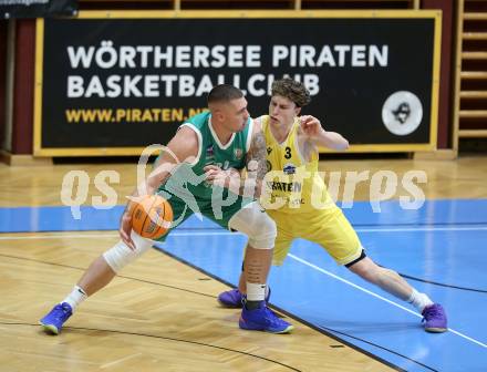 Basketball 2. Liga 2024/2025. Grunddurchgang 20. Runde.  Woerthersee Piraten gegen KOS.    Lukas Simoner (Piraten),  Nikolas Susa  (KOS). Klagenfurt, am 22.2.2025.
Foto: Kuess


---
pressefotos, pressefotografie, kuess, qs, qspictures, sport, bild, bilder, bilddatenbank