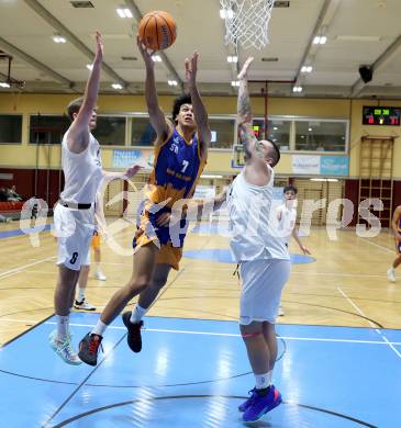 Basketball 2. Liga 2024/2025. Grunddurchgang 21. Runde.   KOS Celovec gegen BBU Salzburg.   Jona Hribar, Nikolas Susa (KOS),  Marvin Hylton  (Salzburg). Klagenfurt, am 1.3.2025.
Foto: Kuess


---
pressefotos, pressefotografie, kuess, qs, qspictures, sport, bild, bilder, bilddatenbank