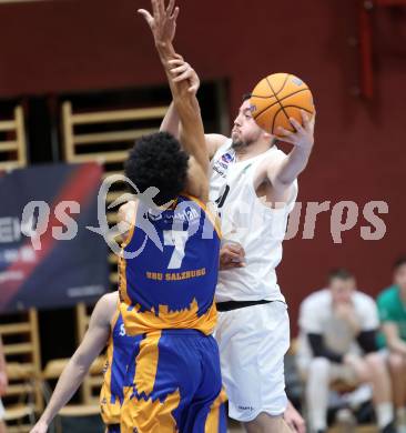 Basketball 2. Liga 2024/2025. Grunddurchgang 21. Runde.   KOS Celovec gegen BBU Salzburg.    Veljko Dena (KOS),  Marvin Hylton  (Salzburg). Klagenfurt, am 1.3.2025.
Foto: Kuess


---
pressefotos, pressefotografie, kuess, qs, qspictures, sport, bild, bilder, bilddatenbank