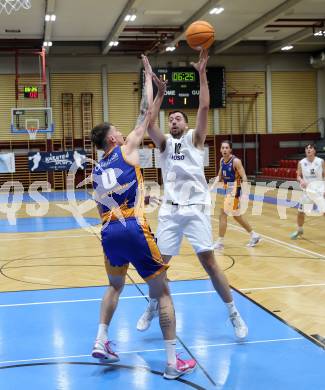 Basketball 2. Liga 2024/2025. Grunddurchgang 21. Runde.   KOS Celovec gegen BBU Salzburg.   Veljko Dena (KOS), Aleksandar Andjelkovic   (Salzburg). Klagenfurt, am 1.3.2025.
Foto: Kuess


---
pressefotos, pressefotografie, kuess, qs, qspictures, sport, bild, bilder, bilddatenbank
