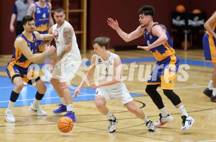 Basketball 2. Liga 2024/2025. Grunddurchgang 21. Runde.   KOS Celovec gegen BBU Salzburg.   Samuel Seher  (KOS),  Marko Rakic  (Salzburg). Klagenfurt, am 1.3.2025.
Foto: Kuess


---
pressefotos, pressefotografie, kuess, qs, qspictures, sport, bild, bilder, bilddatenbank