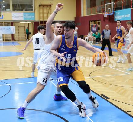 Basketball 2. Liga 2024/2025. Grunddurchgang 21. Runde.   KOS Celovec gegen BBU Salzburg.   Nikolas Susa (KOS),  Marko Rakic  (Salzburg). Klagenfurt, am 1.3.2025.
Foto: Kuess


---
pressefotos, pressefotografie, kuess, qs, qspictures, sport, bild, bilder, bilddatenbank