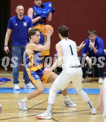 Basketball 2. Liga 2024/2025. Grunddurchgang 21. Runde.   KOS Celovec gegen BBU Salzburg.   Simon Siencnik (KOS),  Anes Prosic  (Salzburg). Klagenfurt, am 1.3.2025.
Foto: Kuess


---
pressefotos, pressefotografie, kuess, qs, qspictures, sport, bild, bilder, bilddatenbank