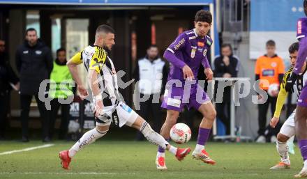 Fussball Bundesliga. SK Austria Klagenfurt gegen LASK. Ben Bobzien (Klagenfurt),   Valon Berisha  (LASK). Klagenfurt, am 2.3..2025.
Foto: Kuess
---
pressefotos, pressefotografie, kuess, qs, qspictures, sport, bild, bilder, bilddatenbank
