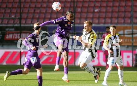 Fussball Bundesliga. SK Austria Klagenfurt gegen LASK. Dikeni Salifou (Klagenfurt),   Hrvoje Smolcic  (LASK). Klagenfurt, am 2.3..2025.
Foto: Kuess
---
pressefotos, pressefotografie, kuess, qs, qspictures, sport, bild, bilder, bilddatenbank