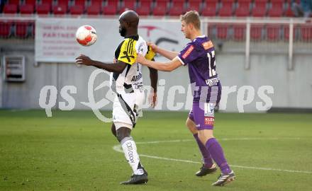 Fussball Bundesliga. SK Austria Klagenfurt gegen LASK. Martin Hinteregger (Klagenfurt),   Samuel Oluwabukunmi Adeniran  (LASK). Klagenfurt, am 2.3..2025.
Foto: Kuess
---
pressefotos, pressefotografie, kuess, qs, qspictures, sport, bild, bilder, bilddatenbank
