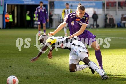 Fussball Bundesliga. SK Austria Klagenfurt gegen LASK. Niklas Szerencsi (Klagenfurt), Samuel Oluwabukunmi Adeniran (LASK). Klagenfurt, am 2.3..2025.
Foto: Kuess
---
pressefotos, pressefotografie, kuess, qs, qspictures, sport, bild, bilder, bilddatenbank