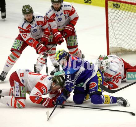 Eishockey ICE Bundesliga. VSV gegen Bozen.  Marco Richter   (VSV), Peter Spornberger  (Bozen).  Villach, am 4.3.2025
Foto: Kuess
---
pressefotos, pressefotografie, kuess, qs, qspictures, sport, bild, bilder, bilddatenbank