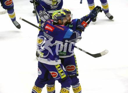 Eishockey ICE Bundesliga. VSV gegen Bozen.  Torjubel Torjubel Dylan Macpherson, Alexander Rauchenwald (VSV). Villach, am 4.3.2025
Foto: Kuess
---
pressefotos, pressefotografie, kuess, qs, qspictures, sport, bild, bilder, bilddatenbank