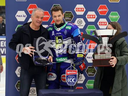 Eishockey ICE Bundesliga. VSV gegen Bozen.  Peter Raffl, John Hughes, MVP Player, John Kennedy Trophy  (VSV). Villach, am 4.3.2025.
Foto: Kuess
---
pressefotos, pressefotografie, kuess, qs, qspictures, sport, bild, bilder, bilddatenbank