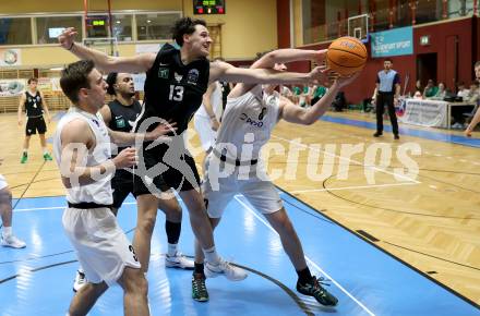 Basketball 2. Liga 2024/2025. Grunddurchgang 22. Runde.   KOS Celovec gegen RAIDERS Tirol.   Lorenz Windisch (KOS),  Marko Spasojevic  (Tirol). Klagenfurt, am 8.3.2025.
Foto: Kuess


---
pressefotos, pressefotografie, kuess, qs, qspictures, sport, bild, bilder, bilddatenbank