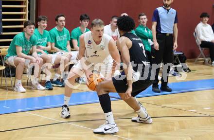 Basketball 2. Liga 2024/2025. Grunddurchgang 22. Runde.   KOS Celovec gegen RAIDERS Tirol.  Samuel Seher  (KOS),   Steven Kaltenbrunner (Tirol). Klagenfurt, am 8.3.2025.
Foto: Kuess


---
pressefotos, pressefotografie, kuess, qs, qspictures, sport, bild, bilder, bilddatenbank
