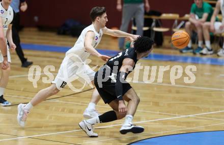 Basketball 2. Liga 2024/2025. Grunddurchgang 22. Runde.   KOS Celovec gegen RAIDERS Tirol.   Edis Muric (KOS),   Steven Kaltenbrunner (Tirol). Klagenfurt, am 8.3.2025.
Foto: Kuess


---
pressefotos, pressefotografie, kuess, qs, qspictures, sport, bild, bilder, bilddatenbank