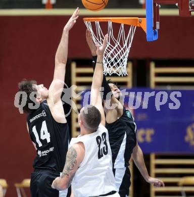 Basketball 2. Liga 2024/2025. Grunddurchgang 22. Runde.   KOS Celovec gegen RAIDERS Tirol.   Nikolas Susa (KOS), Petar Nemcec   (Tirol). Klagenfurt, am 8.3.2025.
Foto: Kuess


---
pressefotos, pressefotografie, kuess, qs, qspictures, sport, bild, bilder, bilddatenbank
