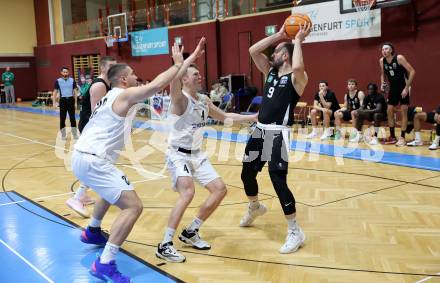 Basketball 2. Liga 2024/2025. Grunddurchgang 22. Runde.   KOS Celovec gegen RAIDERS Tirol.  Nikolas Susa, Samuel Seher  (KOS), Emmanouil Bechrakis   (Tirol). Klagenfurt, am 8.3.2025.
Foto: Kuess


---
pressefotos, pressefotografie, kuess, qs, qspictures, sport, bild, bilder, bilddatenbank