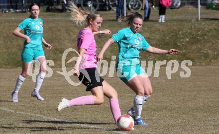 Fussball Frauen. 2. Bundesliga. Carinthians LIWOdruck Hornets gegen SG MALEREI GLANZER Geretsberg/Buerrmoos. Jasmin Michelle Ortner (Carinthians Hornets), Sara Rausch (Geretsberg/Buermoos). Sachsenburg, am 9.3.2024.
Foto: Kuess
---
pressefotos, pressefotografie, kuess, qs, qspictures, sport, bild, bilder, bilddatenbank