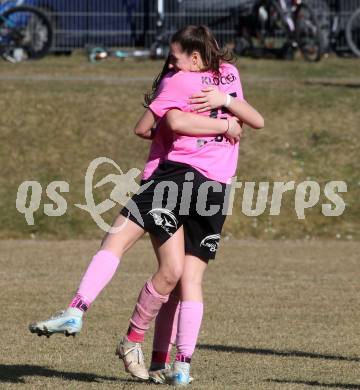 Fussball Frauen. 2. Bundesliga. Carinthians LIWOdruck Hornets gegen SG MALEREI GLANZER Geretsberg/Buerrmoos. Torjubel Marie Sophie Klocker (Carinthians Hornets),. Sachsenburg, am 9.3.2024.
Foto: Kuess
---
pressefotos, pressefotografie, kuess, qs, qspictures, sport, bild, bilder, bilddatenbank