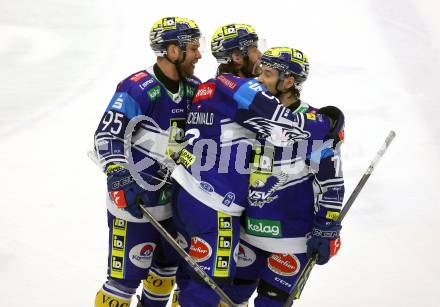 Eishockey ICE Bundesliga. VSV gegen Bozen.  Torjubel Mark Katic, Alexander Rauchenwald, Max Coatta (VSV) . Villach, am 9.3.2025
Foto: Kuess
---
pressefotos, pressefotografie, kuess, qs, qspictures, sport, bild, bilder, bilddatenbank