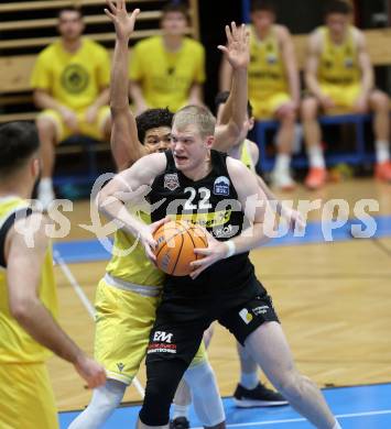 Basketball 2. Liga 2024/2025. Playoffs. VF1.   Woerthersee Piraten gegen Mattersburg Rocks.  Marcus Holyfield  (Piraten),   Asdren Drew Koka  (Mattersburg Rocks). Klagenfurt, am 15.3.2025.
Foto: Kuess


---
pressefotos, pressefotografie, kuess, qs, qspictures, sport, bild, bilder, bilddatenbank