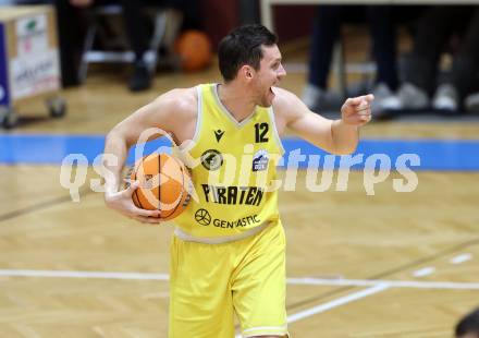 Basketball 2. Liga 2024/2025. Playoffs. VF1.   Woerthersee Piraten gegen Mattersburg Rocks.    Jan-Arne Apschner (Piraten),   Klagenfurt, am 15.3.2025.
Foto: Kuess


---
pressefotos, pressefotografie, kuess, qs, qspictures, sport, bild, bilder, bilddatenbank