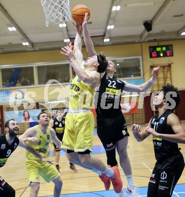 Basketball 2. Liga 2024/2025. Playoffs. VF1.   Woerthersee Piraten gegen Mattersburg Rocks.    Lukas Simoner (Piraten),  Asdren Drew Koka  (Mattersburg Rocks). Klagenfurt, am 15.3.2025.
Foto: Kuess


---
pressefotos, pressefotografie, kuess, qs, qspictures, sport, bild, bilder, bilddatenbank