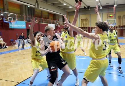 Basketball 2. Liga 2024/2025. Playoffs. VF1.   Woerthersee Piraten gegen Mattersburg Rocks.    Marcus Holyfield, Marin Sliskovic, Lukas Simoner (Piraten),   Asdren Drew Koka (Mattersburg Rocks). Klagenfurt, am 15.3.2025.
Foto: Kuess


---
pressefotos, pressefotografie, kuess, qs, qspictures, sport, bild, bilder, bilddatenbank