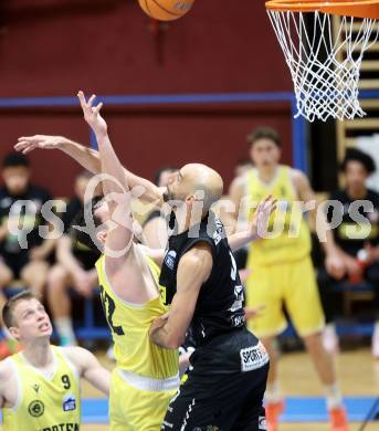 Basketball 2. Liga 2024/2025. Playoffs. VF1.   Woerthersee Piraten gegen Mattersburg Rocks.    Jan-Arne Apschner (Piraten),  Dominik Alturban  (Mattersburg Rocks). Klagenfurt, am 15.3.2025.
Foto: Kuess


---
pressefotos, pressefotografie, kuess, qs, qspictures, sport, bild, bilder, bilddatenbank