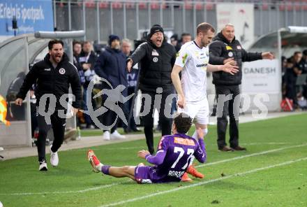 Fussball Bundesliga. SK Austria Klagenfurt gegen Altach.  Ben Bobzien, Sandro Zakany, Co-Trainer Martin Lassnig, Trainer Peter Pacult (Klagenfurt), Lukas Jaeger (Altach). Klagenfurt, am 16.3..2025.
Foto: Kuess
---
pressefotos, pressefotografie, kuess, qs, qspictures, sport, bild, bilder, bilddatenbank