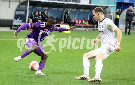 Fussball Bundesliga. SK Austria Klagenfurt gegen Altach. Solomon Bonnah (Klagenfurt), Leonardo Lukacevic (Altach). Klagenfurt, am 16.3..2025.
Foto: Kuess
---
pressefotos, pressefotografie, kuess, qs, qspictures, sport, bild, bilder, bilddatenbank