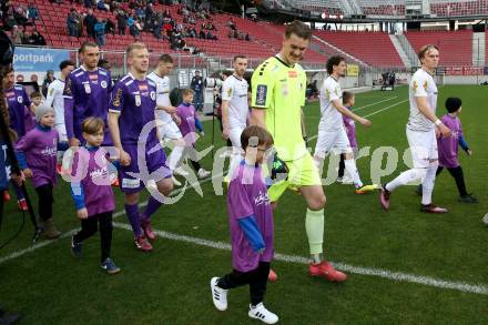 Fussball Bundesliga. SK Austria Klagenfurt gegen Altach.  Simon Spari, Christopher Cvetko, Niklas Szerencsi (Klagenfurt),  (Altach). Klagenfurt, am 16.3..2025.
Foto: Kuess
---
pressefotos, pressefotografie, kuess, qs, qspictures, sport, bild, bilder, bilddatenbank