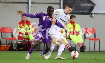 Fussball Bundesliga. SK Austria Klagenfurt gegen Altach. Solomon Bonnah (Klagenfurt), Leonardo Lukacevic (Altach). Klagenfurt, am 16.3..2025.
Foto: Kuess
---
pressefotos, pressefotografie, kuess, qs, qspictures, sport, bild, bilder, bilddatenbank