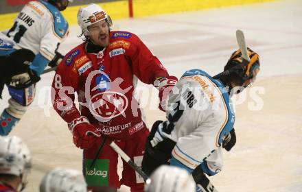 Eishockey ICE Bundesliga. KAC gegen Linz. Nicholas Eric Petersen  (KAC), Gregory Lee Moro (Linz). Klagenfurt, am 23.3.2025
Foto: Kuess
---
pressefotos, pressefotografie, kuess, qs, qspictures, sport, bild, bilder, bilddatenbank