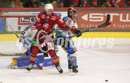 Eishockey ICE Bundesliga. KAC gegen Linz. Matthew Fraser  (KAC), Gerd Kragl (Linz) . Klagenfurt, am 23.3.2025
Foto: Kuess
---
pressefotos, pressefotografie, kuess, qs, qspictures, sport, bild, bilder, bilddatenbank