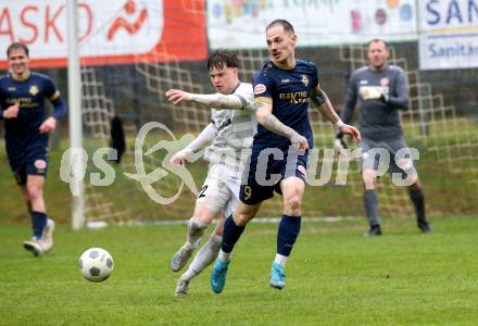 Fussball. Kaerntner Liga. Velden gegen Koettmannsdorf.   Tom Zurga (Velden),  Marcel Daniel Arrich  (Koettmannsdorf). Velden, 29.3.2025
Foto: Kuess
---
pressefotos, pressefotografie, kuess, qs, qspictures, sport, bild, bilder, bilddatenbank