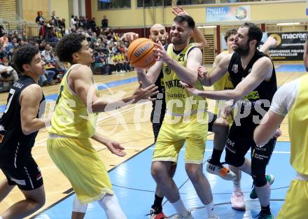 Basketball 2. Liga 2024/2025. Playoffs. VF3.   Woerthersee Piraten gegen Mattersburg Rocks.    Marin Sliskovic, Marcus Holyfield (Piraten),   Tobias Winkler (Mattersburg Rocks). Klagenfurt, am 29.3.2025.
Foto: Kuess


---
pressefotos, pressefotografie, kuess, qs, qspictures, sport, bild, bilder, bilddatenbank