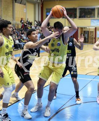 Basketball 2. Liga 2024/2025. Playoffs. VF3.   Woerthersee Piraten gegen Mattersburg Rocks.    Marin Sliskovic (Piraten),  Enzo Jantzen  (Mattersburg Rocks). Klagenfurt, am 29.3.2025.
Foto: Kuess


---
pressefotos, pressefotografie, kuess, qs, qspictures, sport, bild, bilder, bilddatenbank