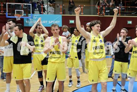 Basketball 2. Liga 2024/2025. Playoffs. VF3.   Woerthersee Piraten gegen Mattersburg Rocks.    Jubel  (Piraten),   Klagenfurt, am 29.3.2025.
Foto: Kuess


---
pressefotos, pressefotografie, kuess, qs, qspictures, sport, bild, bilder, bilddatenbank