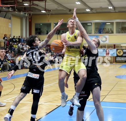 Basketball 2. Liga 2024/2025. Playoffs. VF3.   Woerthersee Piraten gegen Mattersburg Rocks.    Elvis Keric (Piraten),   Julian Alper, Asdren Drew Koka  (Mattersburg Rocks). Klagenfurt, am 29.3.2025.
Foto: Kuess


---
pressefotos, pressefotografie, kuess, qs, qspictures, sport, bild, bilder, bilddatenbank