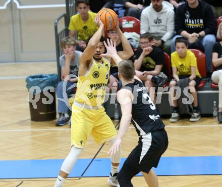 Basketball 2. Liga 2024/2025. Playoffs. SF2.   Woerthersee Piraten gegen RAIDERS Tirol    Marcus Holyfield (Piraten),  Edgars Kaufmanis  (Tirol). Klagenfurt, am 4.5.2025.
Foto: Kuess


---
pressefotos, pressefotografie, kuess, qs, qspictures, sport, bild, bilder, bilddatenbank