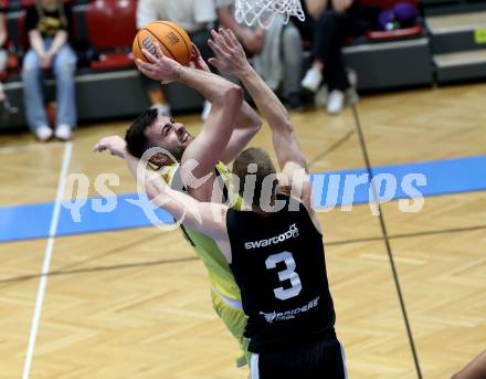 Basketball 2. Liga 2024/2025. Playoffs. SF2.   Woerthersee Piraten gegen RAIDERS Tirol    Marin Sliskovic (Piraten), Edgars Kaufmanis   (Tirol). Klagenfurt, am 4.5.2025.
Foto: Kuess


---
pressefotos, pressefotografie, kuess, qs, qspictures, sport, bild, bilder, bilddatenbank