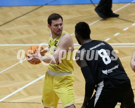 Basketball 2. Liga 2024/2025. Playoffs. SF2.   Woerthersee Piraten gegen RAIDERS Tirol    Jan-Arne Apschner (Piraten),  Mansata Cisse  (Tirol). Klagenfurt, am 4.5.2025.
Foto: Kuess


---
pressefotos, pressefotografie, kuess, qs, qspictures, sport, bild, bilder, bilddatenbank