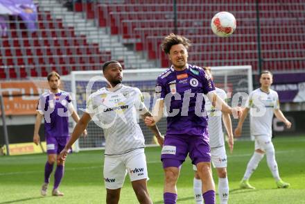 Fussball Bundesliga. SK Austria Klagenfurt gegen Altach.  Simon Straudi (Klagenfurt) Suliman-Marion Mustapha  (Altach). Klagenfurt, am 5.4.2025.
Foto: Kuess
---
pressefotos, pressefotografie, kuess, qs, qspictures, sport, bild, bilder, bilddatenbank