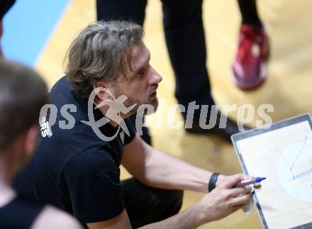 Basketball 2. Liga 2024/2025. Playoffs. SF2.   Woerthersee Piraten gegen RAIDERS Tirol    Trainer Amir Medinov (Tirol). Klagenfurt, am 4.5.2025.
Foto: Kuess


---
pressefotos, pressefotografie, kuess, qs, qspictures, sport, bild, bilder, bilddatenbank
