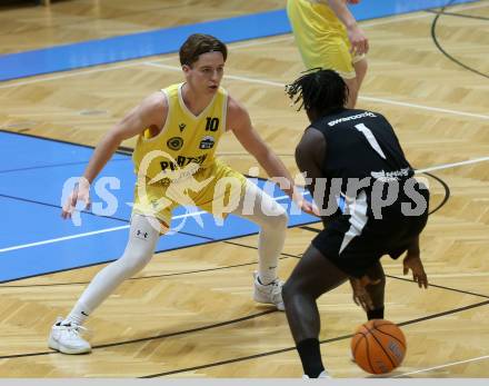 Basketball 2. Liga 2024/2025. Playoffs. SF2.   Woerthersee Piraten gegen RAIDERS Tirol    Emilio Rozmann (Piraten),  Dennis Acheampong  (Tirol). Klagenfurt, am 4.5.2025.
Foto: Kuess


---
pressefotos, pressefotografie, kuess, qs, qspictures, sport, bild, bilder, bilddatenbank