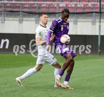 Fussball Bundesliga. SK Austria Klagenfurt gegen Altach.  Dikeni Salifou (Klagenfurt) Leonardo Lukacevic (Altach). Klagenfurt, am 5.4.2025.
Foto: Kuess
---
pressefotos, pressefotografie, kuess, qs, qspictures, sport, bild, bilder, bilddatenbank