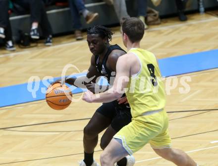 Basketball 2. Liga 2024/2025. Playoffs. SF2.   Woerthersee Piraten gegen RAIDERS Tirol    Elvis Keric (Piraten),  Dennis Acheampong  (Tirol). Klagenfurt, am 4.5.2025.
Foto: Kuess


---
pressefotos, pressefotografie, kuess, qs, qspictures, sport, bild, bilder, bilddatenbank