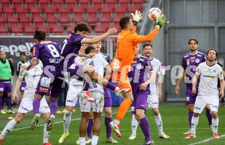Fussball Bundesliga. SK Austria Klagenfurt gegen Altach.  Ben Bobzien (Klagenfurt) Dejan Stojanovic  (Altach). Klagenfurt, am 5.4.2025.
Foto: Kuess
---
pressefotos, pressefotografie, kuess, qs, qspictures, sport, bild, bilder, bilddatenbank