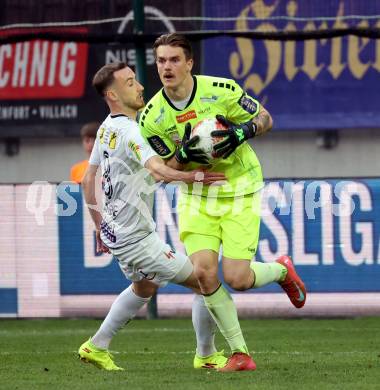 Fussball Bundesliga. SK Austria Klagenfurt gegen Altach.  Simon Spari  (Klagenfurt) Mike Steven Baehre  (Altach). Klagenfurt, am 5.4.2025.
Foto: Kuess
---
pressefotos, pressefotografie, kuess, qs, qspictures, sport, bild, bilder, bilddatenbank