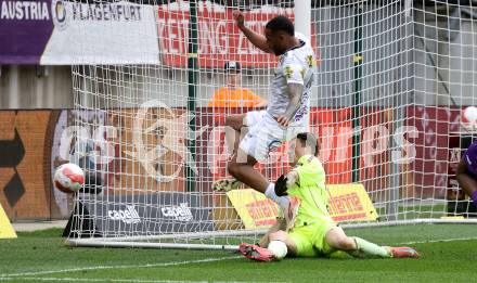 Fussball Bundesliga. SK Austria Klagenfurt gegen Altach.  Simon Spari (Klagenfurt) Suliman-Marlon Mustapha  (Altach). Klagenfurt, am 5.4.2025.
Foto: Kuess
---
pressefotos, pressefotografie, kuess, qs, qspictures, sport, bild, bilder, bilddatenbank