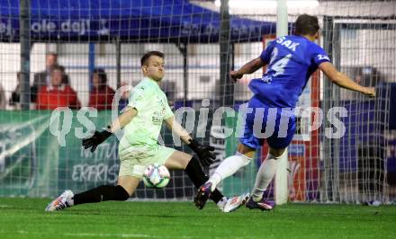 Fussball Kaerntner Liga. SAK gegen KAC.  Luka Gajic (SAK), Florian Magnes  (KAC). Klagenfurt, am 17.4.2025.
Foto: Kuess
---
pressefotos, pressefotografie, kuess, qs, qspictures, sport, bild, bilder, bilddatenbank